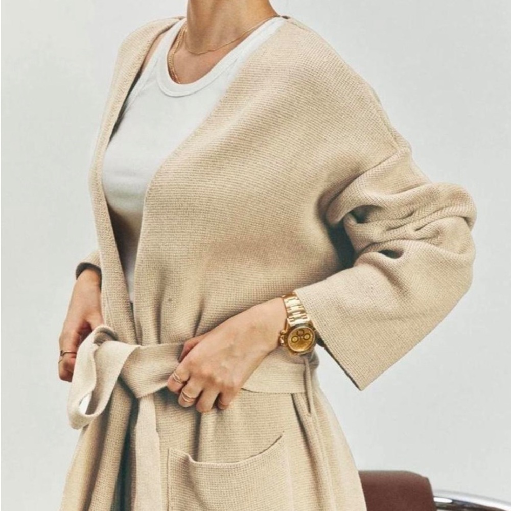 Little Puffy Robe Cardigan in Sand Color. - Picture 4 of 7